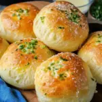 Megalecker Knoblauch Br&ouml;tchen gef&uuml;llt mit Mozzarella K&auml;se Rezept